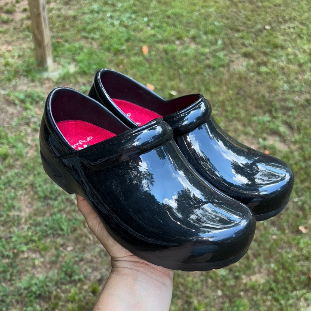 Anywear Women's Shiny Black Shoes Size 7